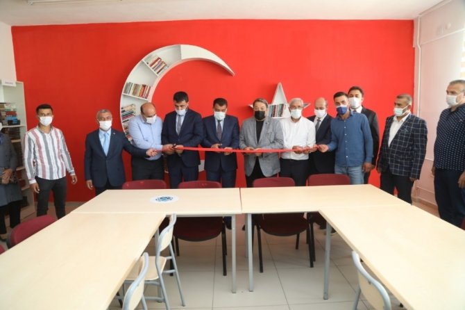Şehit Hamit Fendoğlu Ortaokulu’na kütüphane açıldı