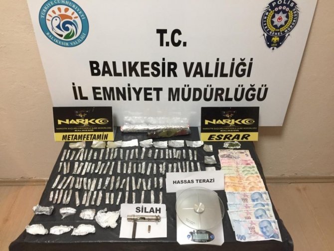 Uyuşturucu operasyonunda suikast silahı bulundu