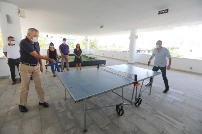 Başkan Tarhan’dan çalışanlara masa tenisi jesti