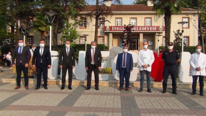 Türkiye’de ilk...Bütün kamu araçları siren çalıp maske mesafe uyarısı yaptı
