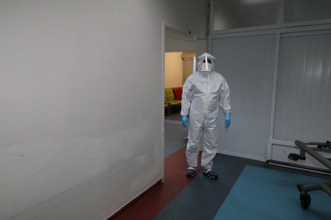 Fedakar sağlık çalışanlarının pandemi ile mücadelesi objektiflere yansıdı