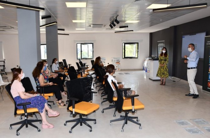 Akdeniz’in kadınları ve gençleri dijital pazarlama dünyasına adım atıyor