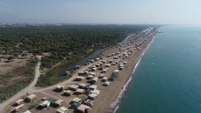 Pandemi, beş yıldızlı otellere komşu ’Çardak Beach’ tatili sezonunu da uzattı