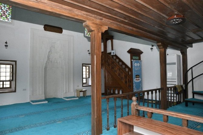 Restorasyonu tamamlanan İsmail Ağa Camii dualarla ibadete açıldı