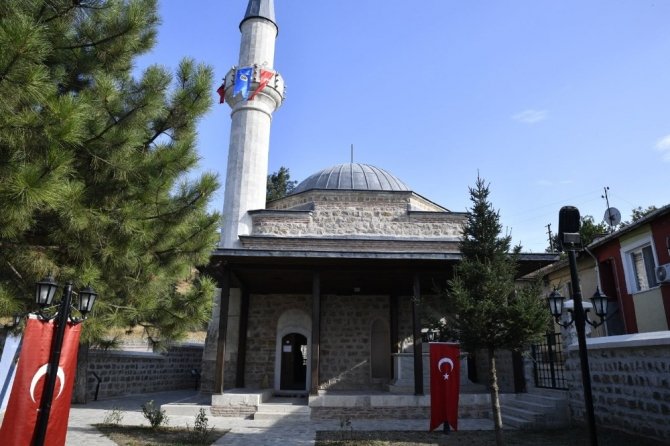 Restorasyonu tamamlanan İsmail Ağa Camii dualarla ibadete açıldı