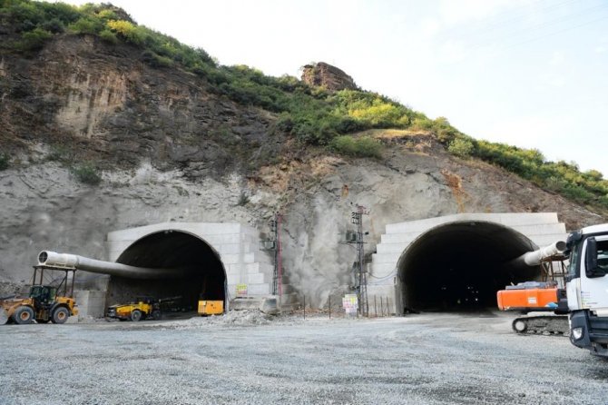 Bakan Adil Karaismailoğlu: “Zigana Tüneli inşaatının yüzde 70’i tamamlandı”