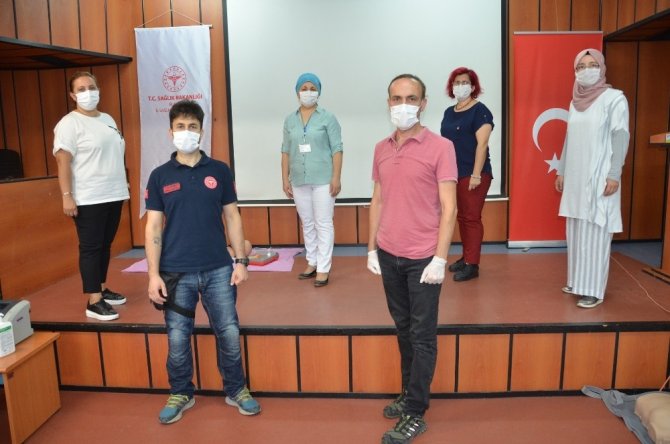 Bursa’da 200 ilk yardım eğitmenine OED eğitimi