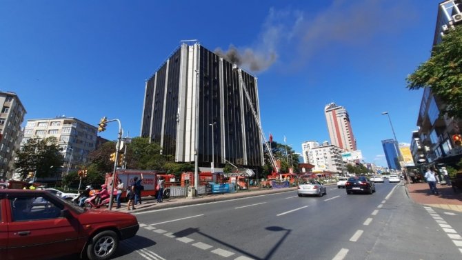 Beşiktaş’ta iş merkezinde yangın