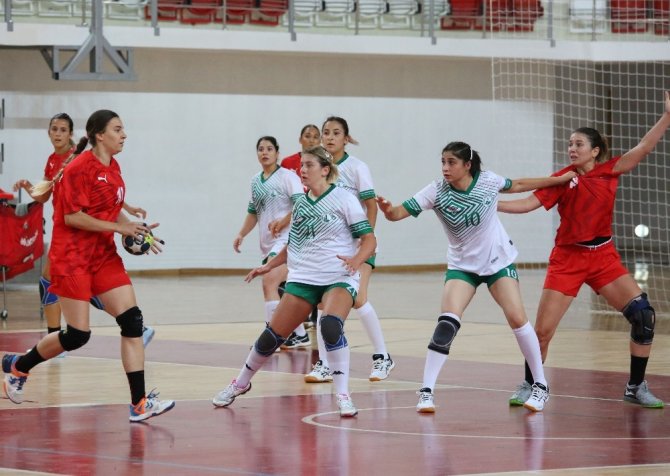 Kadınlar Hentbol Süper Ligi: Sivas Belediyespor: 32 - İzmir Büyükşehir Belediye: 35
