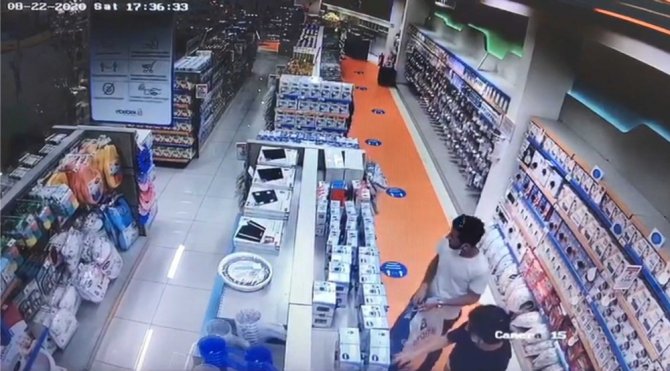 Bebek ve parfüm mağazasını soyan hırsızlar tutuklandı...O anlar kamerada