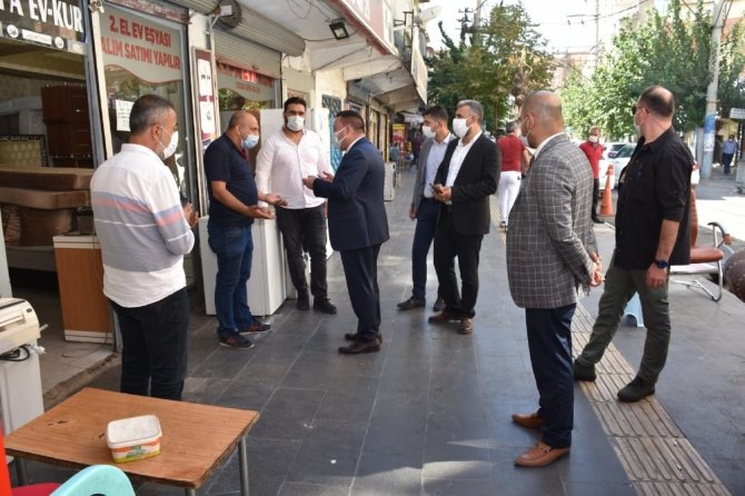 Karantinadan çıkan Başkan Beyoğlu Bağlar’da vatandaşlarla buluştu
