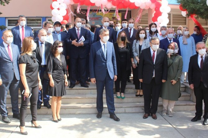 Milli Eğitim Bakanı Ziya Selçuk: “Bizim görevimiz okulları açmak”