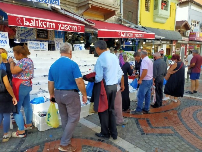 Edirne balık pazarında palamut bolluğu: 10 lira