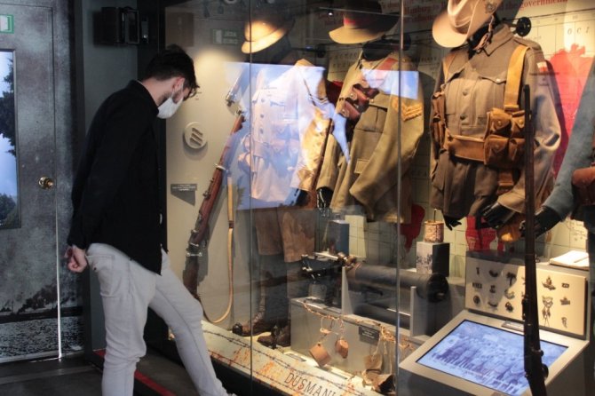 "Çanakkale Savaşları Mobil Müzesi" kapılarını Ağrılılara açtı
