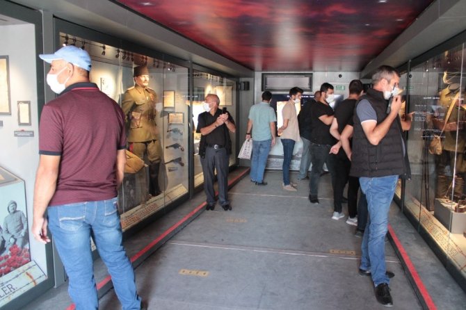 "Çanakkale Savaşları Mobil Müzesi" kapılarını Ağrılılara açtı