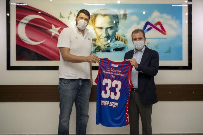 Seçer, Mersin Büyükşehir Belediyesi Erkek Basketbol Takımı ile bir araya geldi
