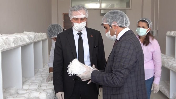 Sağlık Bakanlığı için 100 milyon maske üretildi.