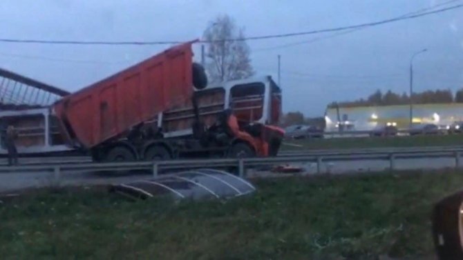 Rusya’da dikkatsiz kamyon sürücüsü canından oldu