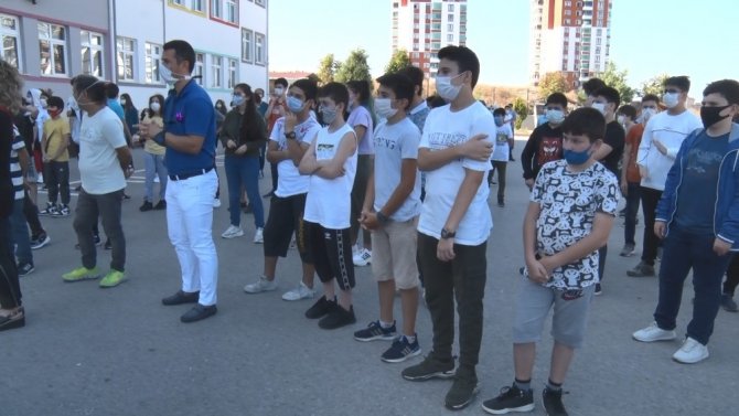 Samsun’da ‘Sınıf Tam Öğretmenim’ kampanyasında 2 bin 500 öğrenciye tablet ulaştırıldı