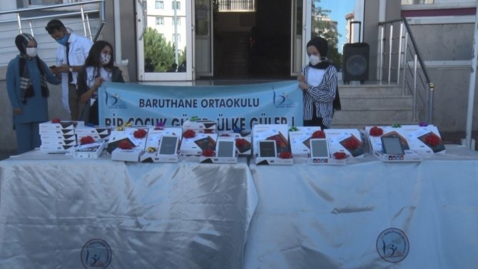 Samsun’da ‘Sınıf Tam Öğretmenim’ kampanyasında 2 bin 500 öğrenciye tablet ulaştırıldı