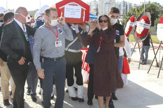 Otobuste Kalp Krizi Geciren Emekli Emniyet Mudurunun Naasini Esi Ve Oglu Tasidi