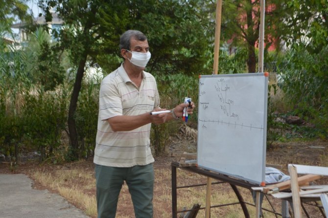 Okula gidemeyen öğrencilere açık havada ders