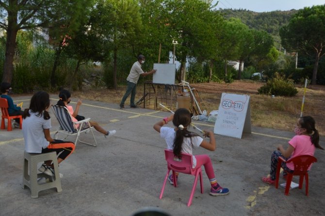 Okula gidemeyen öğrencilere açık havada ders