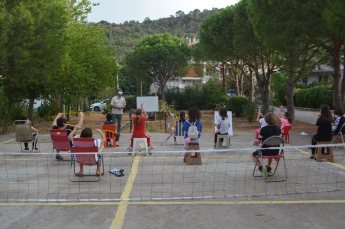 Okula gidemeyen öğrencilere açık havada ders