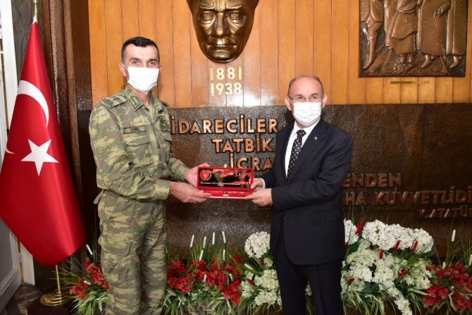 Tümgeneral Tayanç’tan Vali Karadeniz’e ziyaret