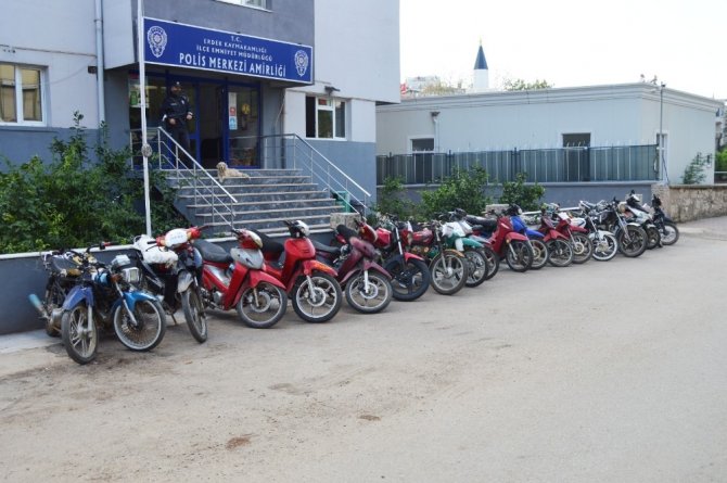 Erdek’te 5 çalıntı motosiklet ele geçirildi
