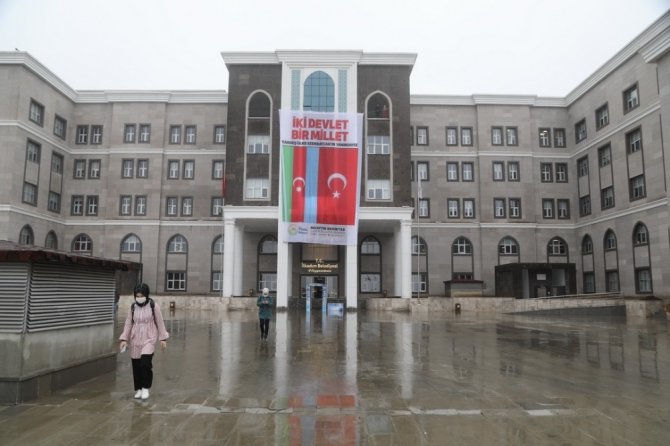 İlkadım’da tüm tesislere Azerbaycan bayrağı