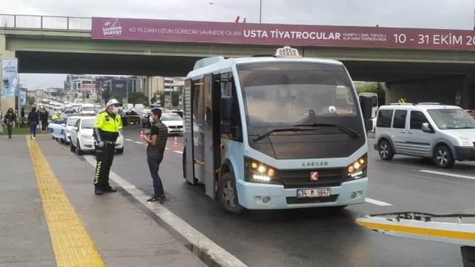 İstanbul Maltepe’de denetimlerde bir yolcu minibüsüne ve ticari taksiye ceza kesildi