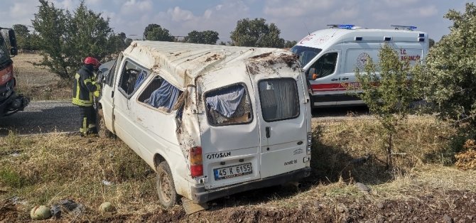 Kontrolden çıkan minibüs takla attı: 5 yaralı