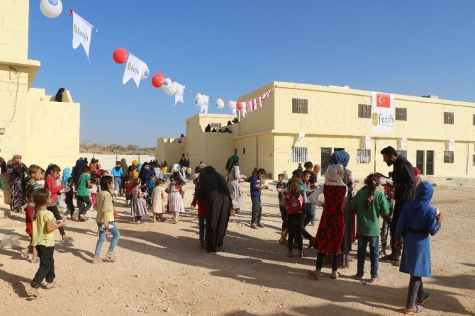 İdlib’e 200 briket evlik yaşam merkezi kuruldu