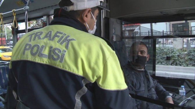 Taksim’de toplu taşıma araçlarında korona virüs denetimi