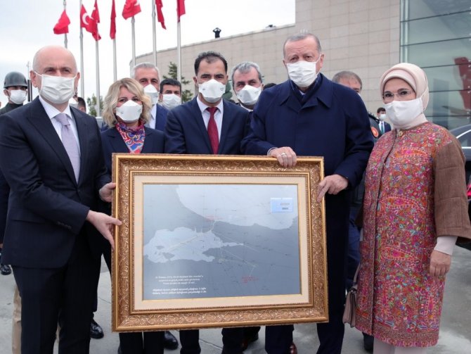 Bakan Karaismailoğlu, Cumhurbaşkanı Erdoğan’a 16 Temmuz gecesi Dalaman’dan İstanbul’a uçuşunun radar haritasını hediye etti