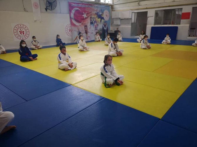 Yunusemre’de judoda kuşak sınavı heyecanı