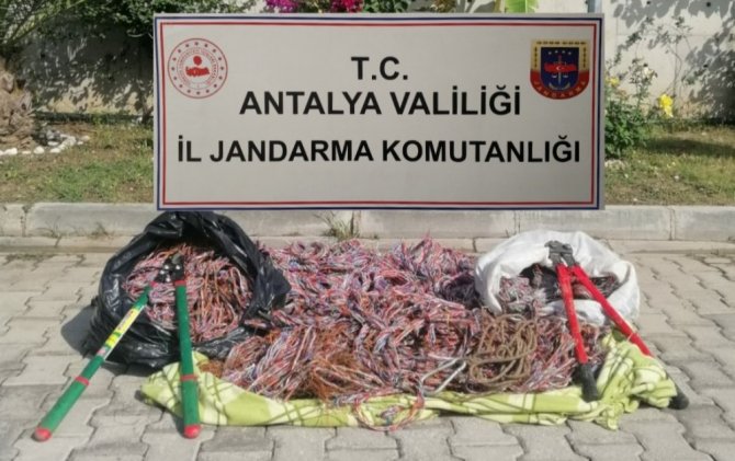 Antalya’da kablo hırsızlığı: 6 şüpheli yakalandı