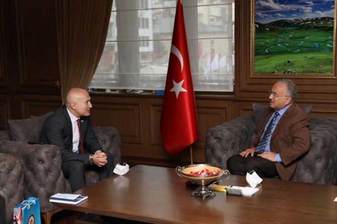 Gürcistan Başkonsolos Japaridze: “Türkiye’nin başarılarını takip ediyoruz”