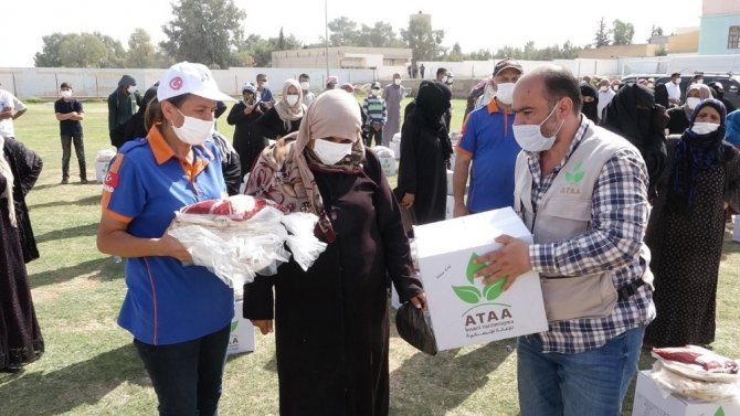 Kuveytli hayırseverlerden Suriye’ye 5 tır insani yardım