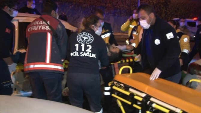 Ankara’da 2 araç kafa kafaya çarpıştı: 1’i ağır 5 yaralı