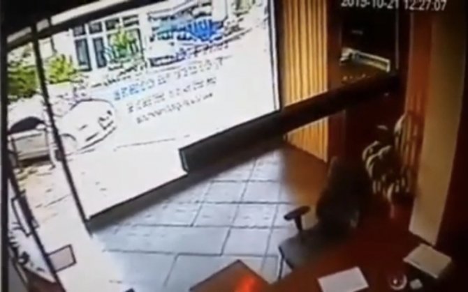 İstanbul’un göbeğinde telefon hırsızına meydan dayağı kamerada