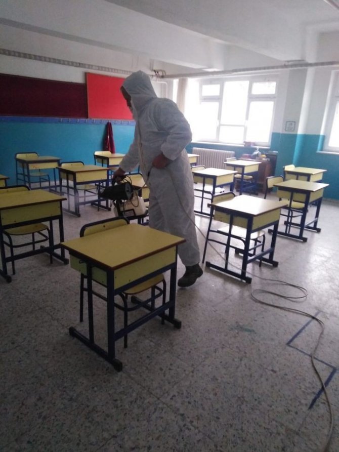 Çameli’nde okullarda dezenfektan çalışmaları devam ediyor