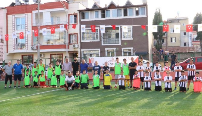 Toroslar’da Cumhuriyet Kupası Minikler Futbol Turnuvası heyecanı