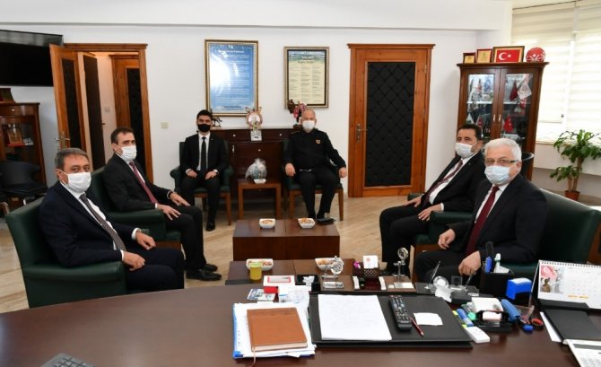 Vali Şıldak Burhaniye ziyaretinde Başkan Deveciler’i ziyaret etti