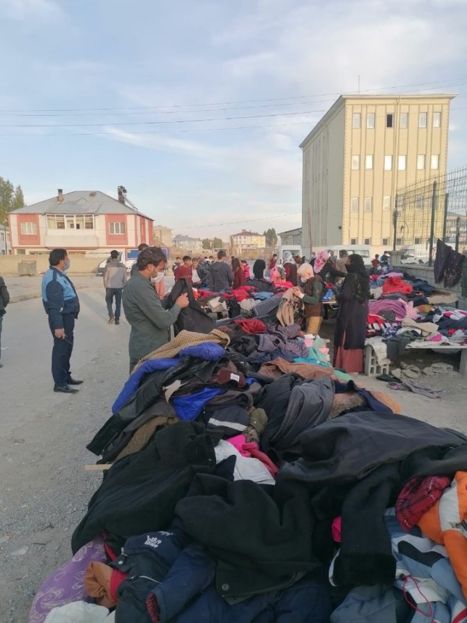 Başkan Ensari: “İkinci el giyim ürünleri hastalık saçıyor”