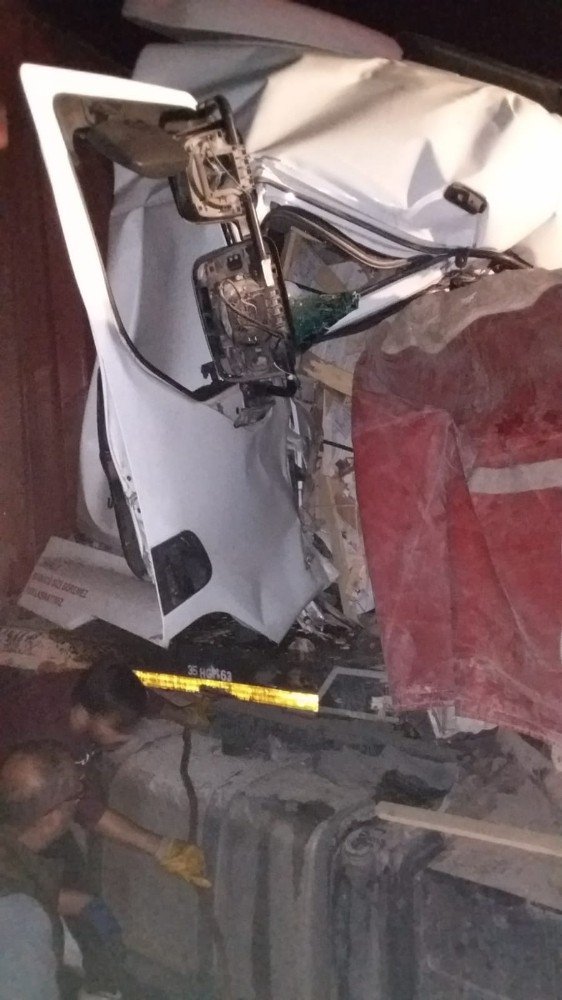 Aydın’daki feci kazada tır sürücüsü hayatını kaybetti