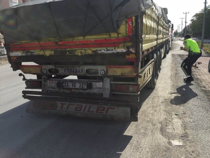 Konya’da üç aracın karıştığı kaza ucuz atlatıldı