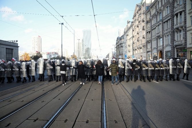 Polonya’da Covid-19 önlemleri karşıtı protestoda 120 gözaltı