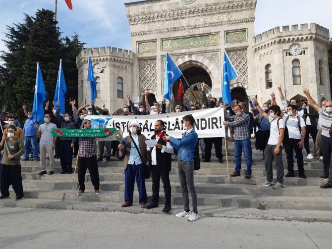 Beyazıt Meydanı’nda Fransa’nın İslam’a karşı açıklamaları protesto edildi